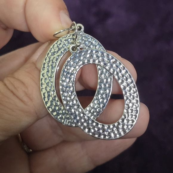 💜 3 for $15 | Hammered Silver Oval Earrings - Picture 5 of 6